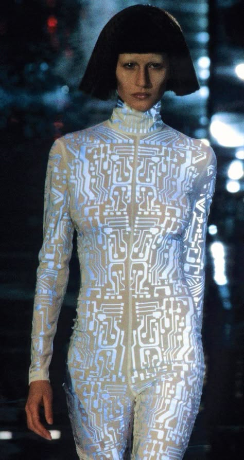 Givenchy 1999 Alexander Mcqueen, Givenchy By Alexander Mcqueen, Alexander Mcqueen 90s, High Tech Fashion, Space Age Fashion, Alexander Mcqueen Givenchy, Mcqueen Givenchy, Future Punk, Alien Superstar