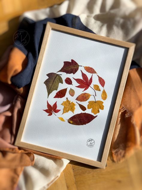 Leaf Print Art, Dry Leaf Art, Pressed Flowers Frame, Flower Petal Art, Press Flowers, Autumn Leaves Craft, Dried Flowers Diy, Leaf Projects, Autumn Leaves Art