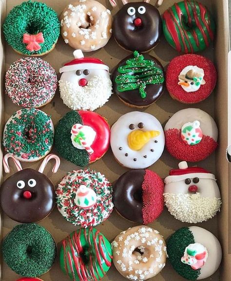 Faves?  Hard to choose! I think mine are the snowman and the chocolate Christmas tree right above it  Thanks for sharing this @momlovesbaking  you always find the cutest pics!  (: @broadst_doughco) #followoftheday #regram . . . . . #christmasdonuts #doughnutsandcoffee #instadonut #nutellatherapy #glazeddonuts #nanamaryskitchen #doughnuts #doughnutheaven #foodphoto #doughnutpic #cakedonuts #cakestagram #huffposttaste #donutparty #doughnutlife #frosteddonuts #buzzfeedfood #foodie #feedfeed #breakf Donat Glaze, Donut Decorating Ideas, Christmas Donuts, Donut Decorations, Cute Donuts, Delicious Donuts, Donut Party, Krispy Kreme, Christmas Sweets