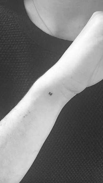 . Resist Tattoo, Tiny Wrist Tattoos, Initial Tattoo, Dainty Tattoos, Subtle Tattoos, Celebrity Tattoos, Tattoo Trends, Trik Fotografi, Little Tattoos