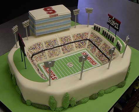 Stanford Stadium by robynlovescake, via Flickr Learn how to create your own amazing cakes: www.mycakedecorating.co.za #cake #baking Football Wedding Cake, Football Wedding Theme, Superbowl Cake, Football Birthday Cake, Football Draft, Soccer Cake, Dinosaur Birthday Cakes, Wedding Presents, Sport Cakes