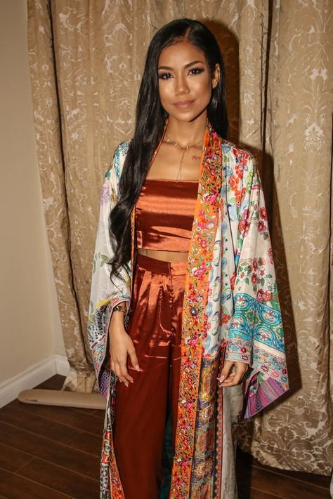 Jhene Aiko  - 15 Photos That Prove Jhene Aiko is a Style Chameleon Jhene Aiko Concert, Style Transformation, Jhene Aiko, Moda Chic, Cooler Look, A Style, Fashion Killa, Kimonos, Concert Outfit