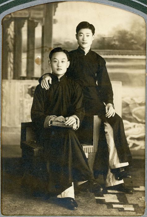 1920s China, 1920s Shanghai, Traditional Vietnamese Clothing, Moda China, Shanghai Tang, Vietnamese Clothing, Old Shanghai, Qingdao China, Shanghai Fashion