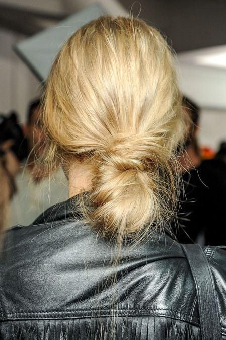 Messy Low Knot Hairstyle Photo, Summer Hair Trends, Ponytail Hairstyle, Low Maintenance Hair, Sienna Miller, Good Hair Day, Gwyneth Paltrow, Charlize Theron, Hair Envy