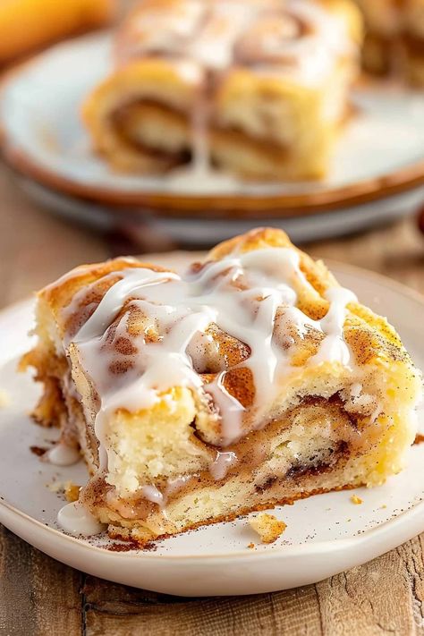 Cinabun Cake Recipes, Morning Cake Recipes, Cinnamon Sugar Glaze, Easy Cinnamon Roll Coffee Cake, Cinammon Roll Cake, Cake Rolls Recipes, Cinnamon Breakfast Cake, Moist Cinnamon Cake, Cinnabon Cinnamon Roll Cake