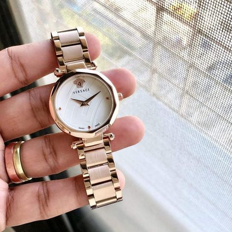 Dior Watch Women, Trendy Watches Women, Gucci Watch Women, Elegant Watches Women, Versace Watches Women, Watches For Ladies, Dior Watch, Watches Women Michael Kors, Pretty Watches