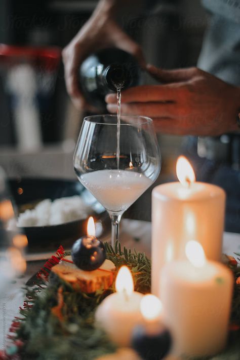 Christmas Wine Night, Wine Content, Wine Christmas, Christmas Dinner Photography, Christmas Restaurant Photography, Christmas Wine Photoshoot, Christmas Cocktail Photography, Christmas Wine Photography, Wine Christmas Photography