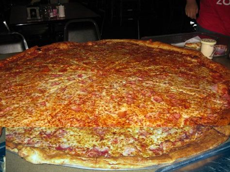 huge pizza | Big Lou's Pizza, San Antonio - Menu, Prices & Restaurant Reviews ... Giant Pizza, Big Pizza, Pizza Design, Pizza Pie, Red Tea, Dinner With Friends, Diet Meal, Oatmeal Recipes, Diet Meal Plans