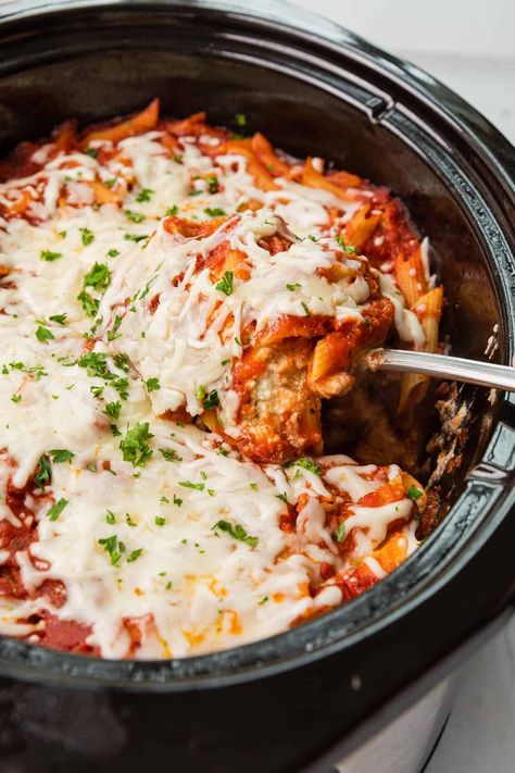 Crockpot Ziti With Spinach, Crockpot Ziti Slow Cooker, Crockpot Mostaccioli Recipe, Crockpot Ziti Recipes, Ziti Crockpot, Baked Ziti Crockpot, Crockpot Ziti, Slow Cooker Ziti, Crock Pot Ziti