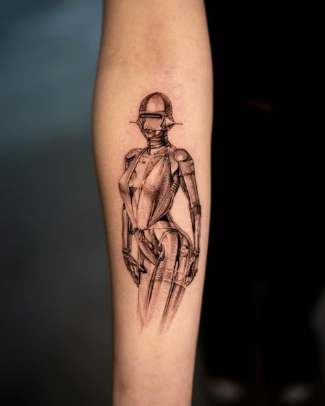 Robot Tattoo, Unique Tattoo Designs, Small Tattoos For Guys, Unique Tattoo, Birds Tattoo, Animal Tattoos, Butterfly Tattoo, Back Tattoo, Black Tattoos