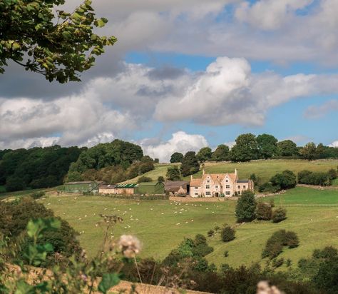 Plum Sykes, English Countryside Cottage, English Countryside Home, Sloane Ranger, English Manor Houses, Countryside Cottage, Perfect English, English Manor, Cottage Life