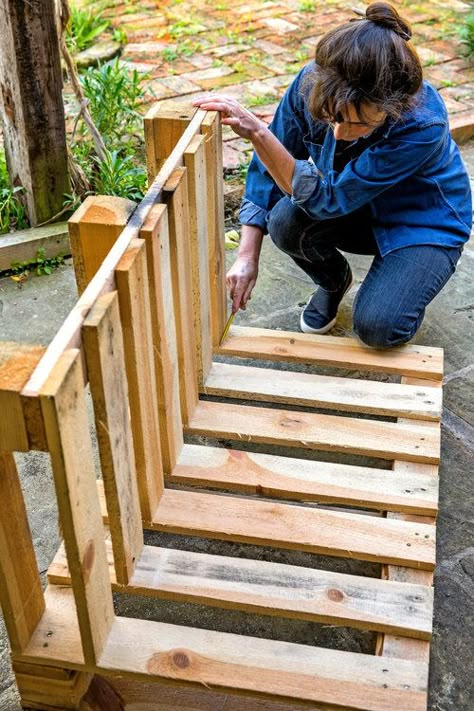 Pallet Bike Racks, Rack Velo, Diy Bike Rack, Spring Afternoon, Bicycle Storage, Bicycle Rack, Bike Shed, Bike Stand, Bike Parking