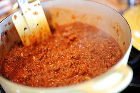 Ryan’s Bolognese Saucethepioneerwoman Bolognese Sauce Recipe, Sauce Bolognaise, Skillet Cornbread, Bacon Appetizers, Pasta Bolognese, Plain Chicken, Pioneer Woman Recipes, Bolognese Sauce, The Pioneer Woman