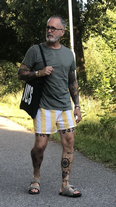 Smart Casual Looks, Tatto Boys, Armband Tattoos, Casual Chic Spring, Mens Summer Outfits, 40 Fashion, Gents Fashion, Mens Outfit Inspiration, Americana Fashion