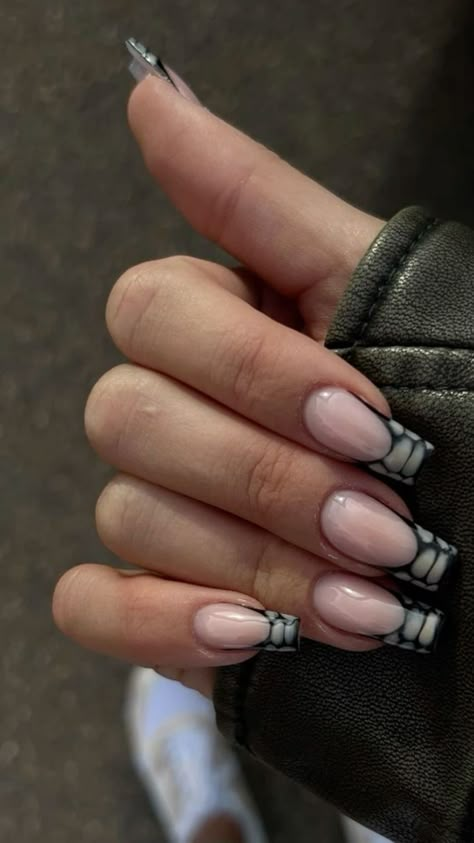 Square Nail Designs Black And White, Reptile French Tip Nails, Funky French Tip Nails Square, Nails Inspiration Long Square, Funky Black Nails, Square Nail Designs Winter, Black Croc Nails, Square Acrylic Nails Winter, Croc Nails