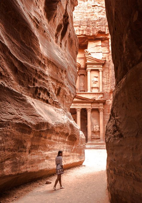 Ancient Egyptian Architecture, Jordan Photos, Jordan Travel, Petra Jordan, Desert Travel, Ancient Greek Architecture, Fire Inside, Travel Inspiration Destinations, My Bucket List