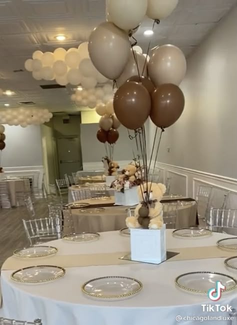 Teddy Bear Dessert Table, Teddy Bear Baby Shower Decorations, Teddy Bear Baby Shower Theme, Baby Shower Decorations Neutral, Boy Baby Shower Centerpieces, Deco Ballon, Classy Baby Shower, Bear Baby Shower Theme, Idee Babyshower