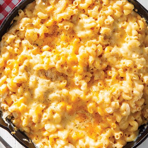 Cast Iron Mac And Cheese, No Boil Mac And Cheese, Dutch Oven Mac And Cheese, Oven Mac And Cheese, Bake Mac, Easy Mac N Cheese, Smoked Gouda Cheese, Food Net, Iron Skillet Recipes