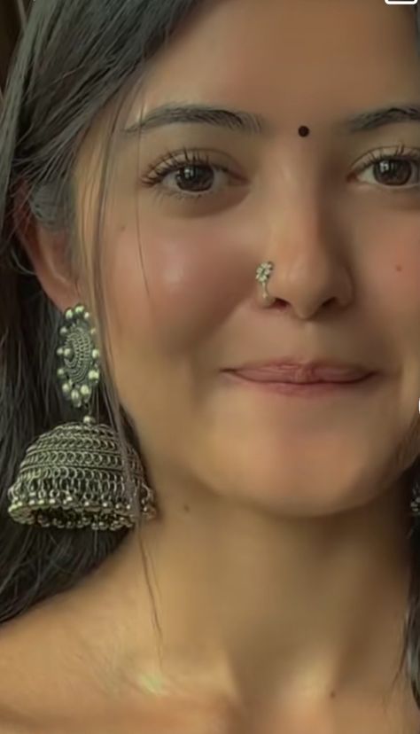 Traditional Indian Nose Piercing, Traditional Nose Pins Indian, Nose Pin Aesthetic, Women Nose Piercing, Nose Piercing Indian, Indian Nose Pin, Nose Pin Indian, Nose Ring Indian, Garba Outfit