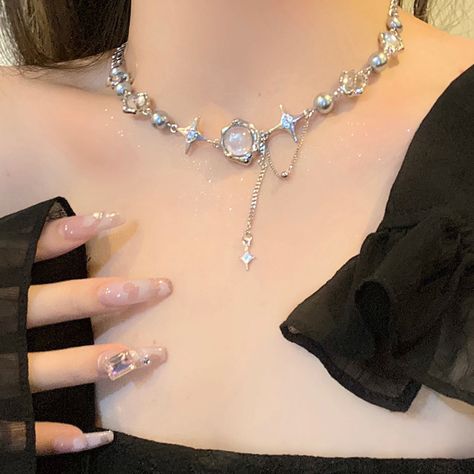 ⭐️Y2k style moonstone necklace. Y2k Necklaces, Necklaces Korean, Fantasy Jewelry Magic, Birthdays Presents, I'm Worth It, Jewelry Magic, Necklace Y2k, Jewellery Aesthetic, Y2k Necklace