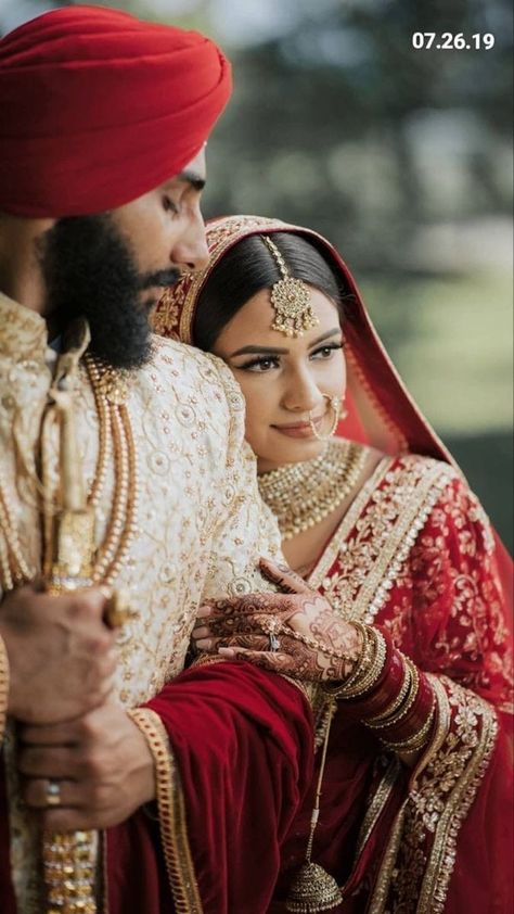 Sikh Wedding Photography, Indian Wedding Pictures, Bride Groom Photoshoot, Bride Groom Poses, Indian Wedding Poses, Bride Photos Poses, Groom Photoshoot, Pre Wedding Photoshoot Outfit, Indian Wedding Photography Couples