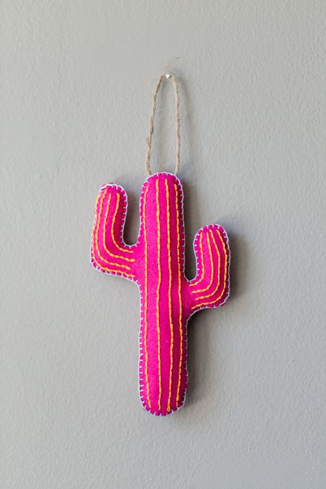 Hot Pink Felt Cactus Ornament – Make Eat Sleep Repeat Mexican Felt Crafts, Pink Felt Crafts, Christmas Ornaments Felt Diy, Cactus Ornaments Diy, Pink Christmas Tree Ornaments, Pink Ornaments Diy, Diy Felt Ornaments, Embroidery Cactus, Felt Cactus