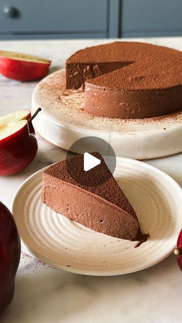 Shivesh Bhatia on Instagram: "Deliciousness has a new definition💁🏻‍♂️, this viral 2 ingredients Apple Mousse Cake was surprisingly so yum! I saw this recipe on @waytohealthkitchen’s profile and I knew I had to try it and trust me it did not disappoint☺️  Ingredients  🍎4 apples  🍎1+ 1/2 cup dark chocolate (250 grams)   Process-  1.	Begin by peeling and chopping the apples into small chunks. 	2.	Boil these apple chunks for at least 15 minutes or until they become soft and mushy. 	3.	Melt the chocolate using a double boiler. 	4.	Once melted, mix the softened apple chunks and melted chocolate in a blender until you achieve a smooth batter. 	5.	Transfer the batter into a 6 inches cake ring lined with aluminum foil and allow it to chill for 7-8 hours or overnight for best results. 	6.	Once s Chocolate Apple Desserts, 1 Apple Dessert, Apple And Chocolate Cake, Apple And Chocolate Recipes, Apples And Chocolate, Apple Chocolate Desserts, Chocolate Apple Sauce Cake, 3 Ingredient Chocolate Cake, Chocolate Apple Cake