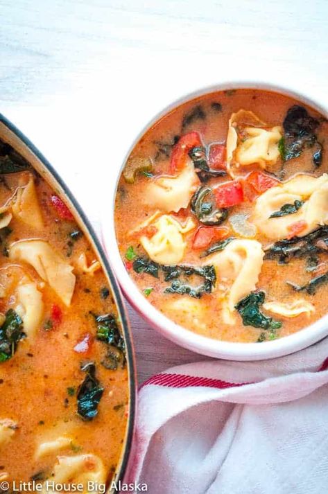 Easy Creamy Tortellini Soup, Tortellini Soup With Kale, Kale Tortellini, Paul Hollywood Bread Recipes, Soup And Bread, Soup With Kale, Creamy Tortellini, Creamy Tortellini Soup, Slow Cooker Times