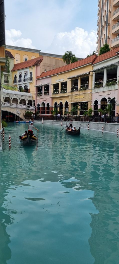 Venice Grand Canal Mall-Manila Venice Grand Canal Mall, Grand Canal Venice, Venice Canals, Grand Canal, Manila, Venice, Italy, House Styles, Collage