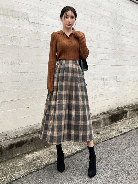 DAZY Plaid Print Pleated Detail Skirt | SHEIN USA Pleated Plaid Skirt Outfit, Long Plaid Skirt Outfit, Pleated Skirt Pattern, Long Plaid Skirt, Plaid Skirt Outfit, Sweaters And Hoodies, Wardrobe Revamp, Casual Winter Outfit, Fashion Dictionary