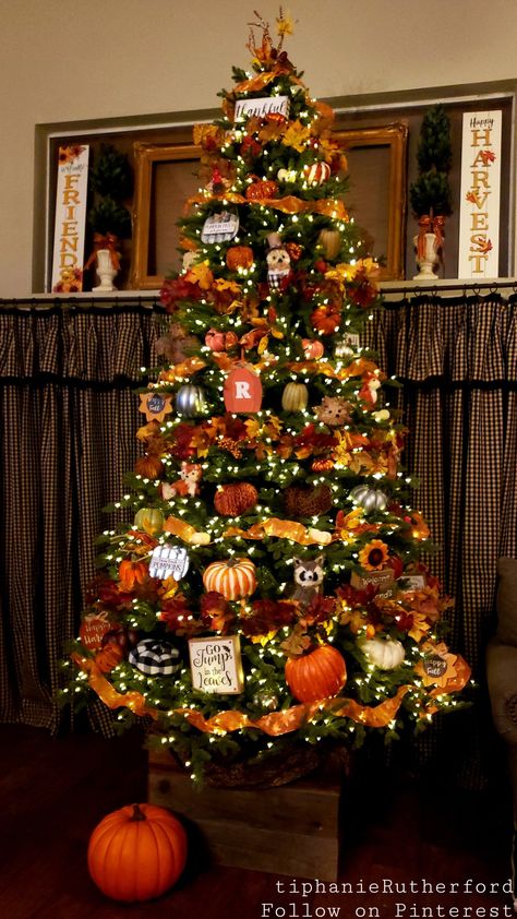 A beautiful harvest-themed tree with forest animals, dozens of different pumpkins, fall leaf garland and white lights. Harvest Tree, Thanksgiving Harvest, Harvest Decor, Little Animals, Harvest Decorations, Fall Fun, Pumpkins, Fall Decor, Thanksgiving