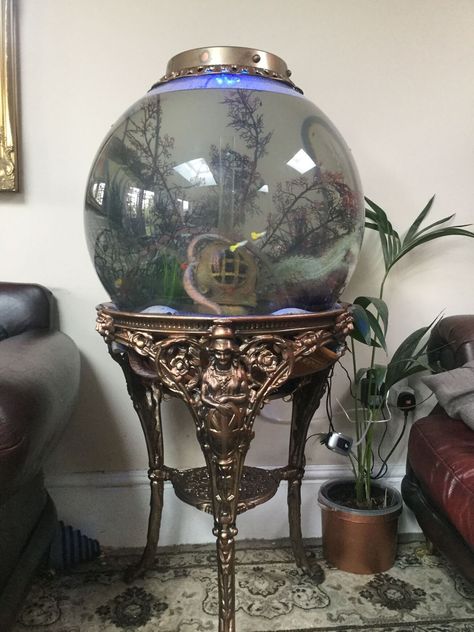 Victorian Fish Tank, Biorb Aquarium Ideas, Steampunk Aquarium, Victorian Aquarium, Cool Aquariums, Home Aquarium Ideas, Steampunk Room Decor, Biorb Fish Tank, Victorian Terrariums