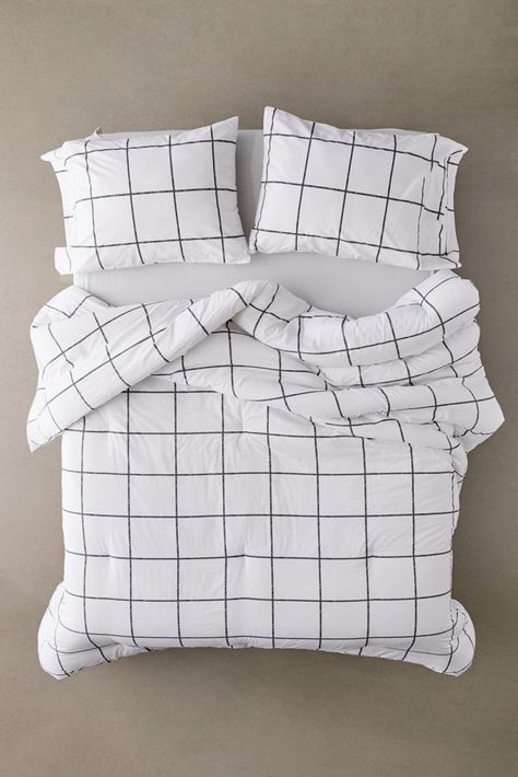 Grid Comforter Bedroom Aesthetic, Preppy Bed Sheets White, Grid Comforter Bedroom, Grid Bed Sheets, Aethstetic Bed Sheets, Colchas Aesthetic, Cute Bed Comforters, Cute Bed Sheets Aesthetic, Bed Spreads Aesthetic