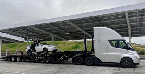 Tesla Semi is now being used to move Tesla vehicles – spotted with a Model X Buying Car, Tesla Owner, Electric Truck, Tesla Roadster, Car Carrier, Tesla Motors, Architecture 3d, Tesla Car, Tesla Model X