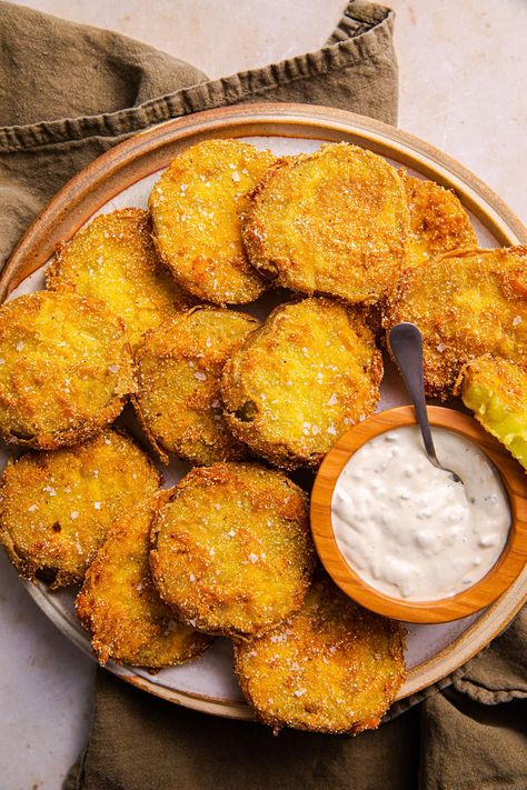 Fried Green Tomatoes Recipe Easy, Southern Fried Green Tomatoes, Classic Blt Sandwich, Fried Green Tomatoes Recipe, Green Tomato Recipes, Tomato Butter, Fried Tomatoes, Tomatoes Recipe, Fried Green