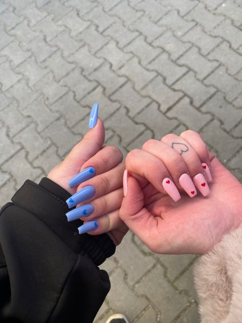 Not Basic Acrylic Nails, Matching Nails For 3 People, Nail Art Best Friends, Nails For Two Friends, Coordinating Nails For Friends, Gender Reveal Nail Ideas Acrylic, Pink Or Blue Nails, Matching Nails Sisters, Simple Matching Nails With Best Friend