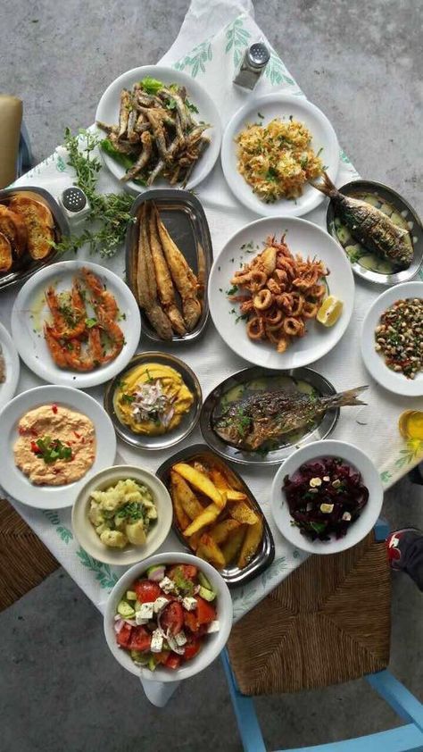 Athens Athens Food, Mediterranean Vibes, Moroccan Food, Better Version, Mediterranean Diet, Menu Restaurant, Greek Recipes, Healthy Foods To Eat, Cyprus