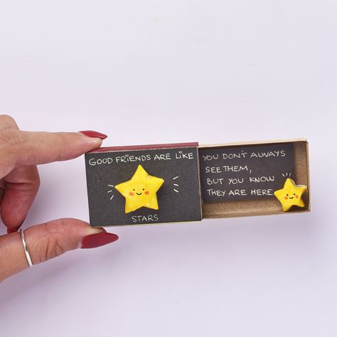 Friends Are Like Stars, Diy Gift For Bff, Matchbox Crafts, Good Friends Are Like Stars, Friendship Day Gifts, Bff Gift, Gift Paper, Birthday Cards For Friends, Origami Stars