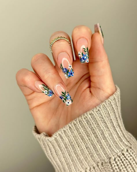 20 Cute Summer Gel Nails to Inspire You Blue Spring Nail Ideas, Cute Summer Gel Nails, Colourful Nail, Simple Nail Design, Summer Gel Nails, Nail Art Pictures, Mini Flowers, Square Nail Designs, Floral Nail Designs