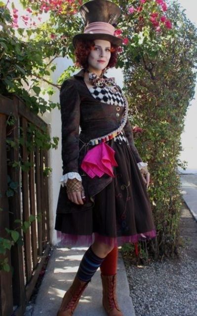 Female Mad Hatter, Mad Hatter Diy Costume, Halloween Mad Hatter, Mad Hatter Halloween Costume, Mad Hatter Cosplay, Halloween Costumes Women Scary, Original Halloween Costumes, Hatter Costume, Awesome Costumes