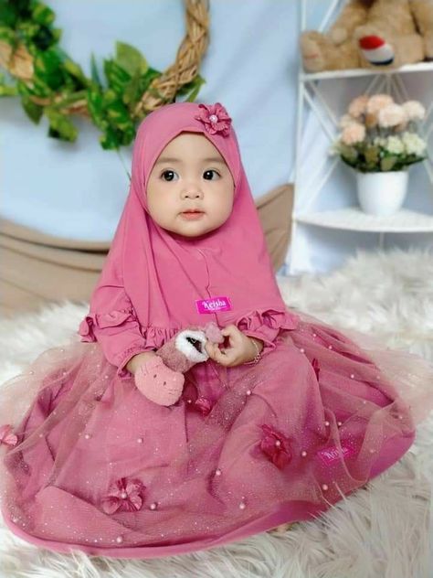 Hijab Sewing, Muslim Kids Fashion, Kids Abaya, Baby Hijab, Diy Tutu, Dress Design Patterns, Kids Fashion Dress, Kids Scarf, Islamic Girl