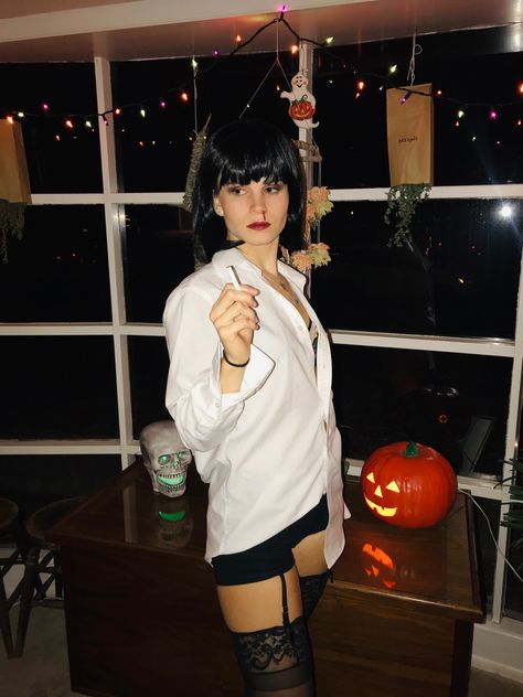 Costumes With Bangs, Halloween Costumes With Bangs, Mia Wallace Costume, Halloween Costumes Brunette, Halloween Customs, Couple Costumes, Outfit 2022, Bob With Bangs, Halloween Photoshoot