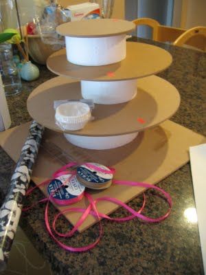 A great tutorial on making your own cupcake tower! Diy Cupcake, Cake And Cupcake Stand, Cake Boards, Diy Cupcakes, Cupcake Tower, Cupcake Stand, Diy Cake, Cake Tutorial, Grad Parties