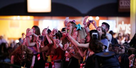 VidCon proves new social media stars can find fame without YouTube - Business Insider  ||  At VidCon, YouTube was once the new-age platform, but now it’s competing with apps like TikTok, Twitch, and Instagram. https://www.businessinsider.com/vidcon-proves-tiktok-twitch-creators-find-fame-without-youtube-2019-7?utm_source=bti-social-media Apps Like Tiktok, Event Trends, Youtube Business, Internet Famous, Joey Graceffa, Street Marketing, Standing In Line, Guerilla Marketing, Social Media Stars