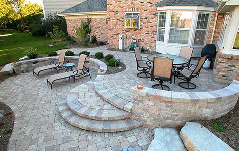 Paver Ideas, Curved Patio, Diy Patio Pavers, Garden Pavers, Paver Designs, Patio Pavers Design, Concrete Patios, Paving Design, Garden Paving