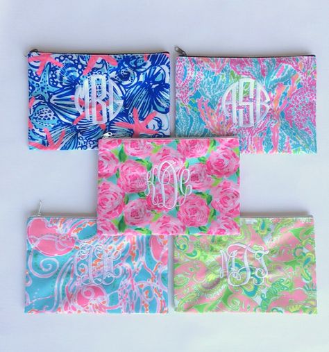 Preppy School Supplies, Diy School, College School Supplies, Moms Fashion, Diy School Supplies, Preppy Girl, Cute School Supplies, School Essentials, First Impressions