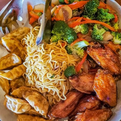 'Ohana Noodles - Recipe and Comparison Our Family at Disney Family At Disney, Dinner Skillet, Resort Restaurant, Disney Inspired Food, Disney Dishes, Disney Polynesian, Family Supper, Polynesian Village Resort, Polynesian Village