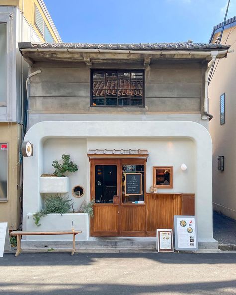 The Wanderlust Boy | 🍐☕️ #thewanderlustboyxkix #osakacafe | Instagram Small Shop Decor, Mini Shop Ideas, Coffee Shop Outside, Cafe Outside, Tiny Cafe, Small Shop Design, Cute Coffee Shops, Little Coffee Shop, Cafe Idea