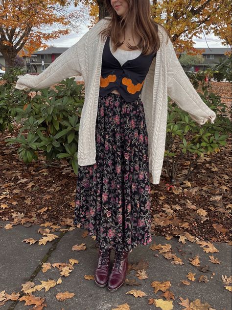 Midi Skirt Cottagecore, Folklore Fall Outfits, Fall 2023 Skirts, Long Flowy Skirt Outfit Fall, Halloween Cardigan Outfit, Fall Outfits With Maxi Skirts, Autumn Outfits Halloween, Vest And Long Skirt Outfit, Autumn Outfits Long Skirt