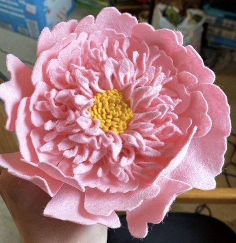 Felt Peony, Rehearsal Bouquet, T Craft, Felt Flowers Diy, Felt Fashion, Felt Mobile, Forever Flowers, Felt Embroidery, Fabric Flowers Diy